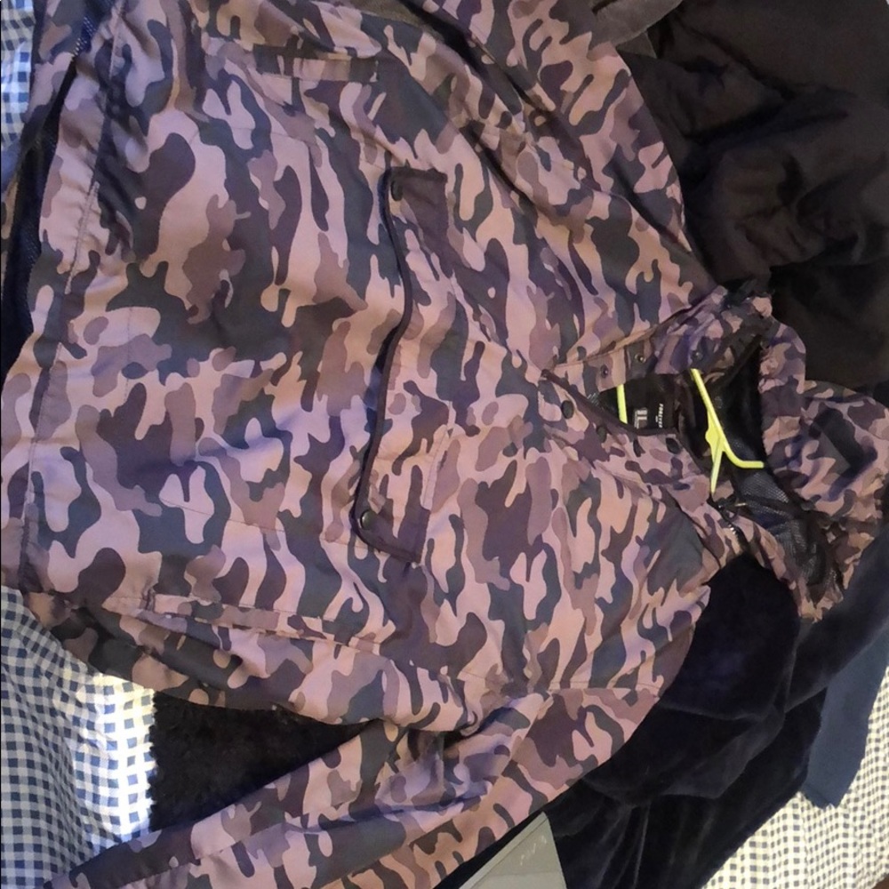 Men’s camo windbreaker